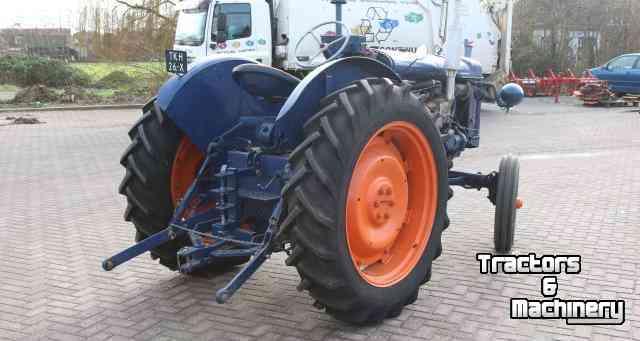 Oldtimers Fordson E27N "Blauwe reiger"