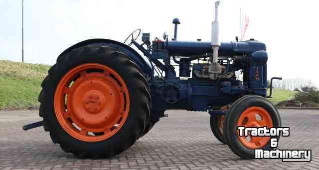 Oldtimers Fordson E27N "Blauwe reiger"