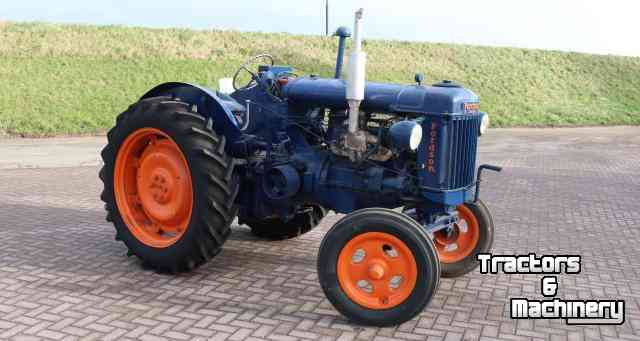 Oldtimers Fordson E27N "Blauwe reiger"