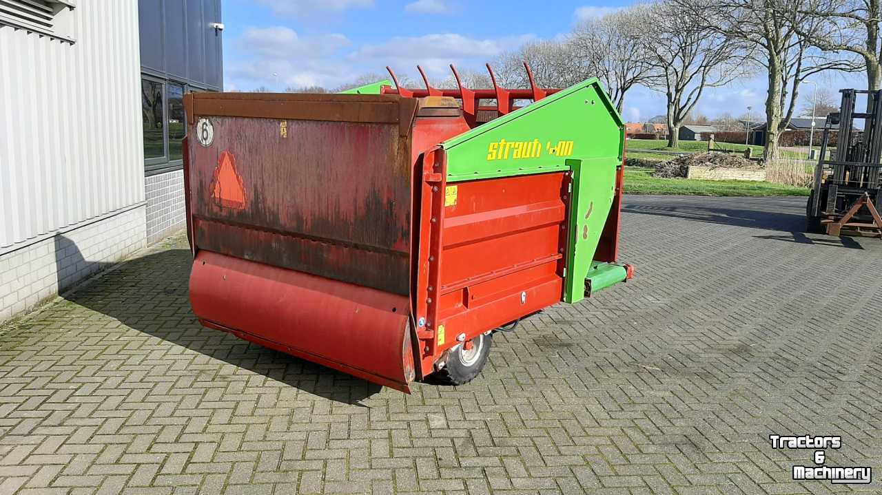 Silage-block distribution wagon Strautmann BVW Blokkendosseerwagen