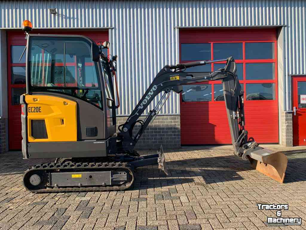 Excavator tracks Volvo EC20E