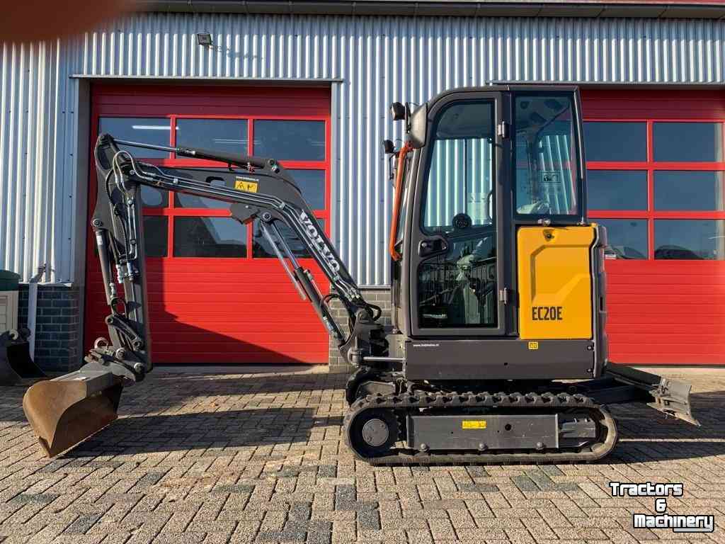 Excavator tracks Volvo EC20E