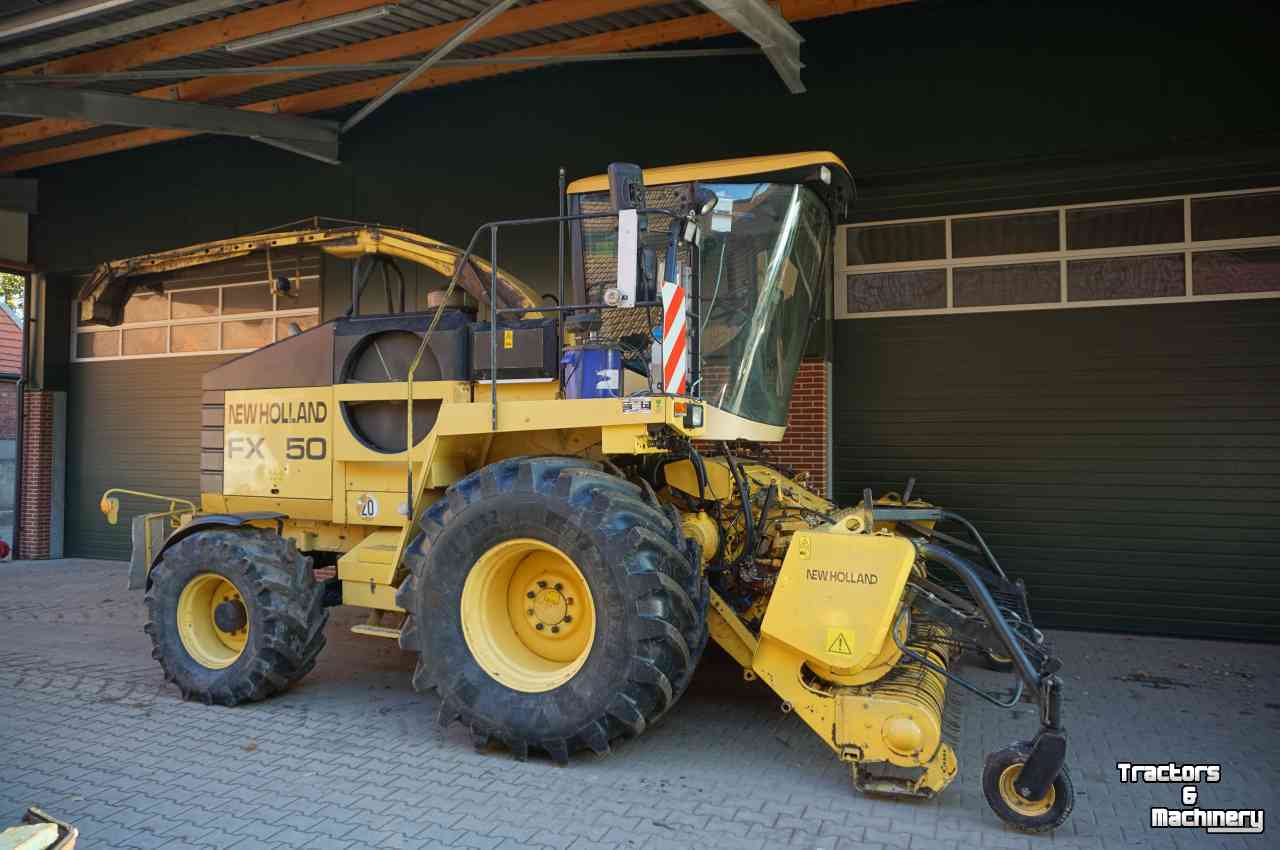 Forage-harvester New Holland FX 450 + Pick Up