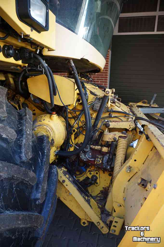 Forage-harvester New Holland FX 450 + Pick Up