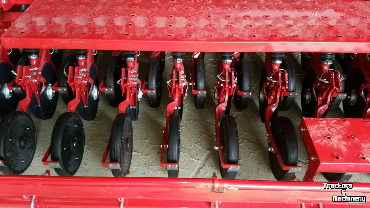 Seed drill  Irtem graanzaaimachine