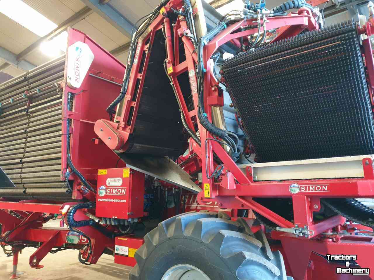 Carrot harvester Simon R2B Bunker Rooier Carrot Harvester