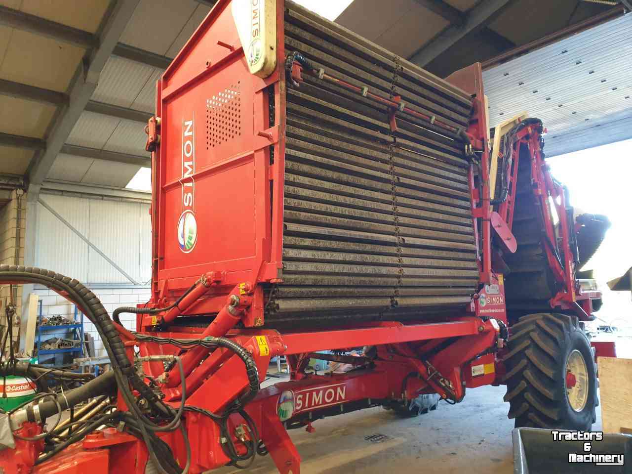 Carrot harvester Simon R2B Bunker Rooier Carrot Harvester