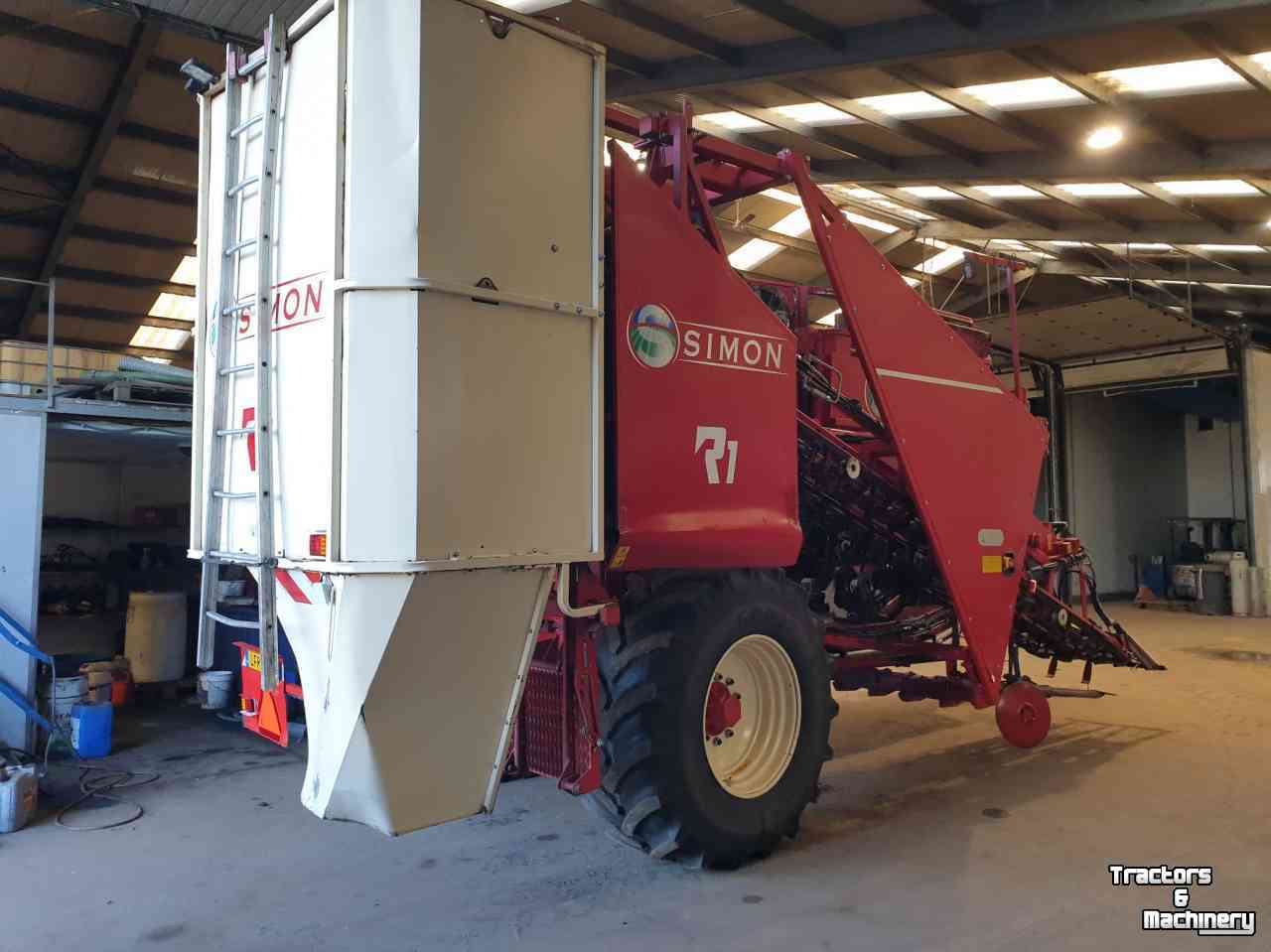 Carrot harvester Simon R2B Bunker Rooier Carrot Harvester