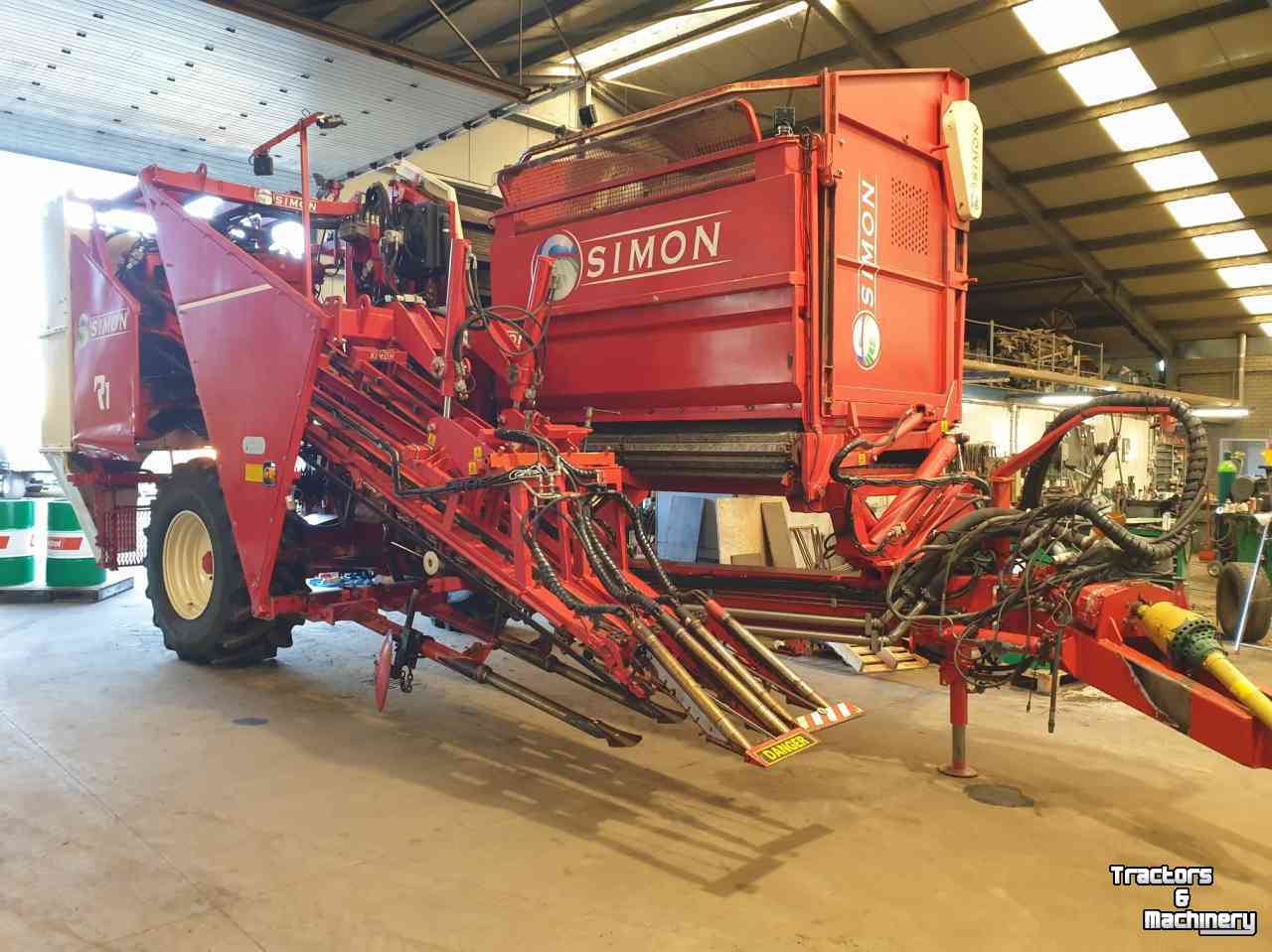 Carrot harvester Simon R2B Bunker Rooier Carrot Harvester