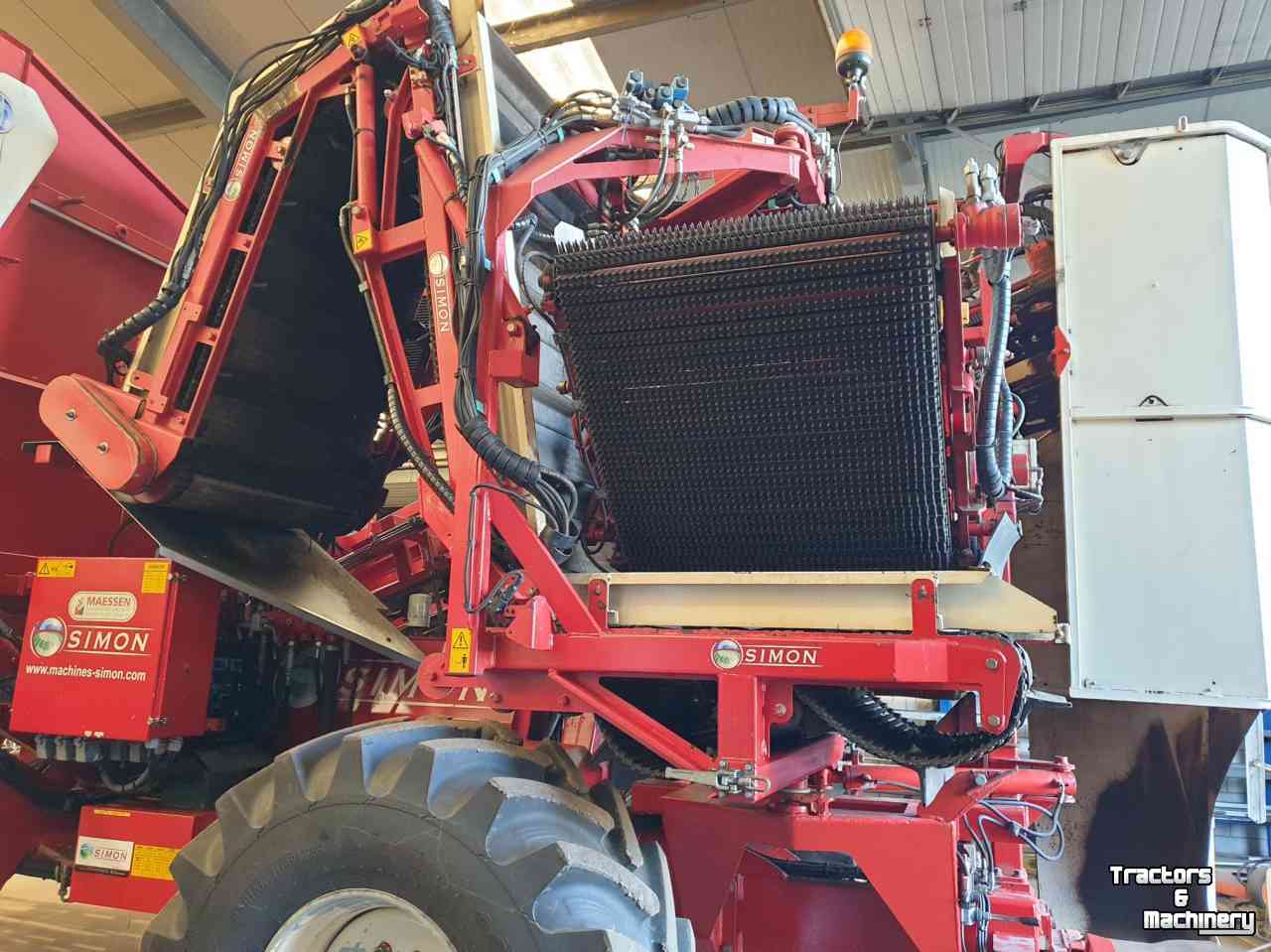 Carrot harvester Simon R2B Bunker Rooier Carrot Harvester