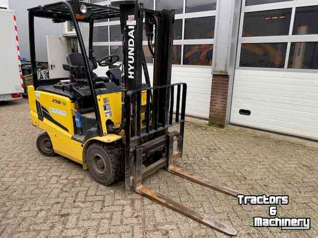 Forklift Hyundai 25B-9