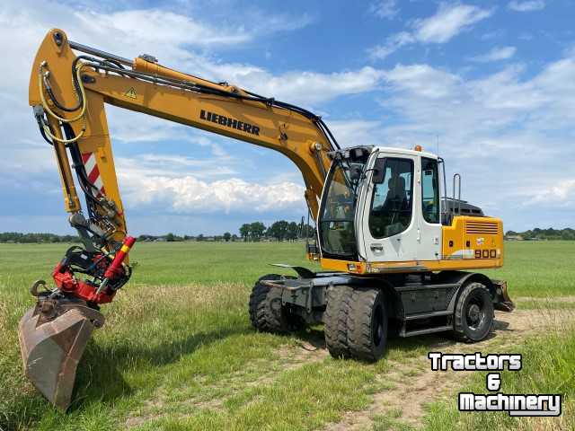 Excavator mobile Liebherr A900c met draaikantelstuk