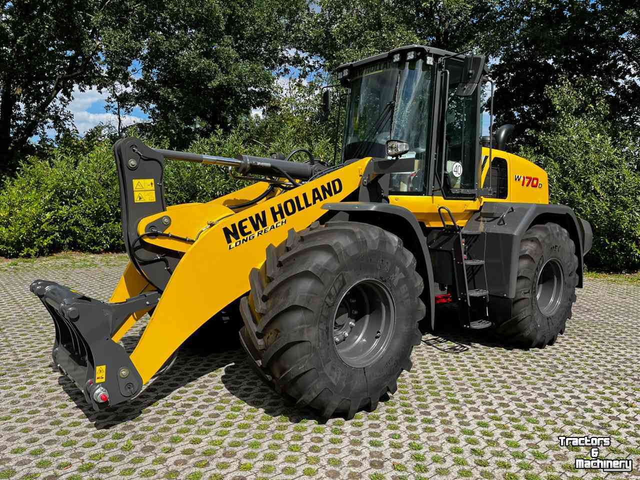 Wheelloader New Holland W170 shovel