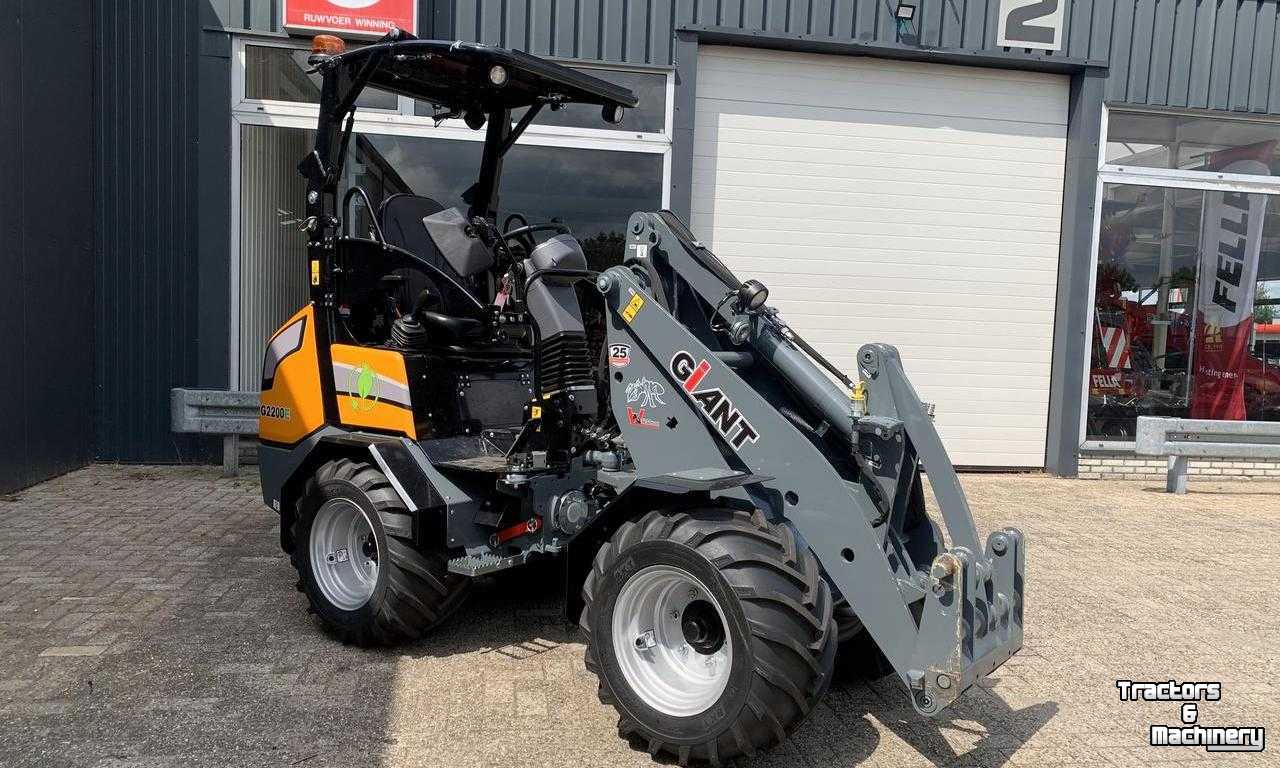 Wheelloader Giant G 2200 E Shovel Kniklader