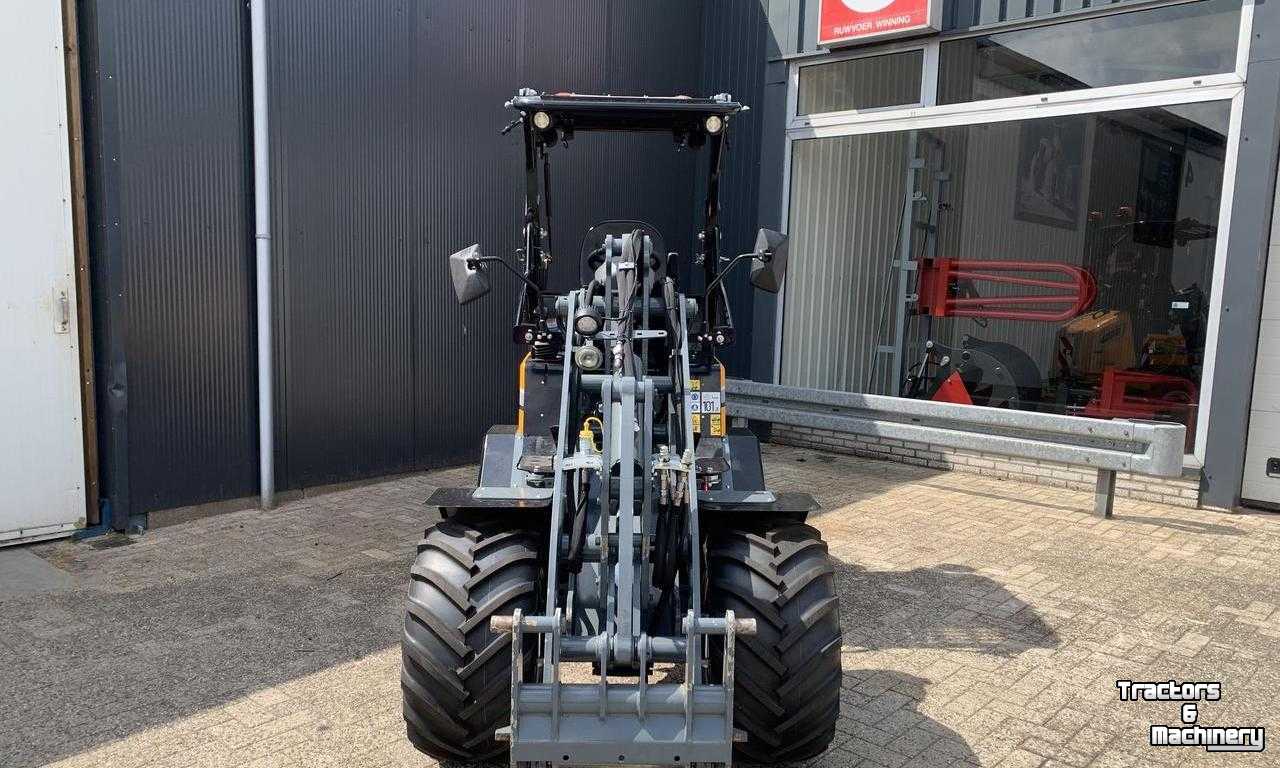 Wheelloader Giant G 2200 E Shovel Kniklader