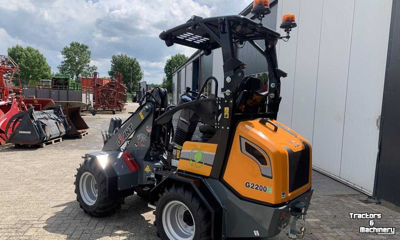 Wheelloader Giant G 2200 E Shovel Kniklader