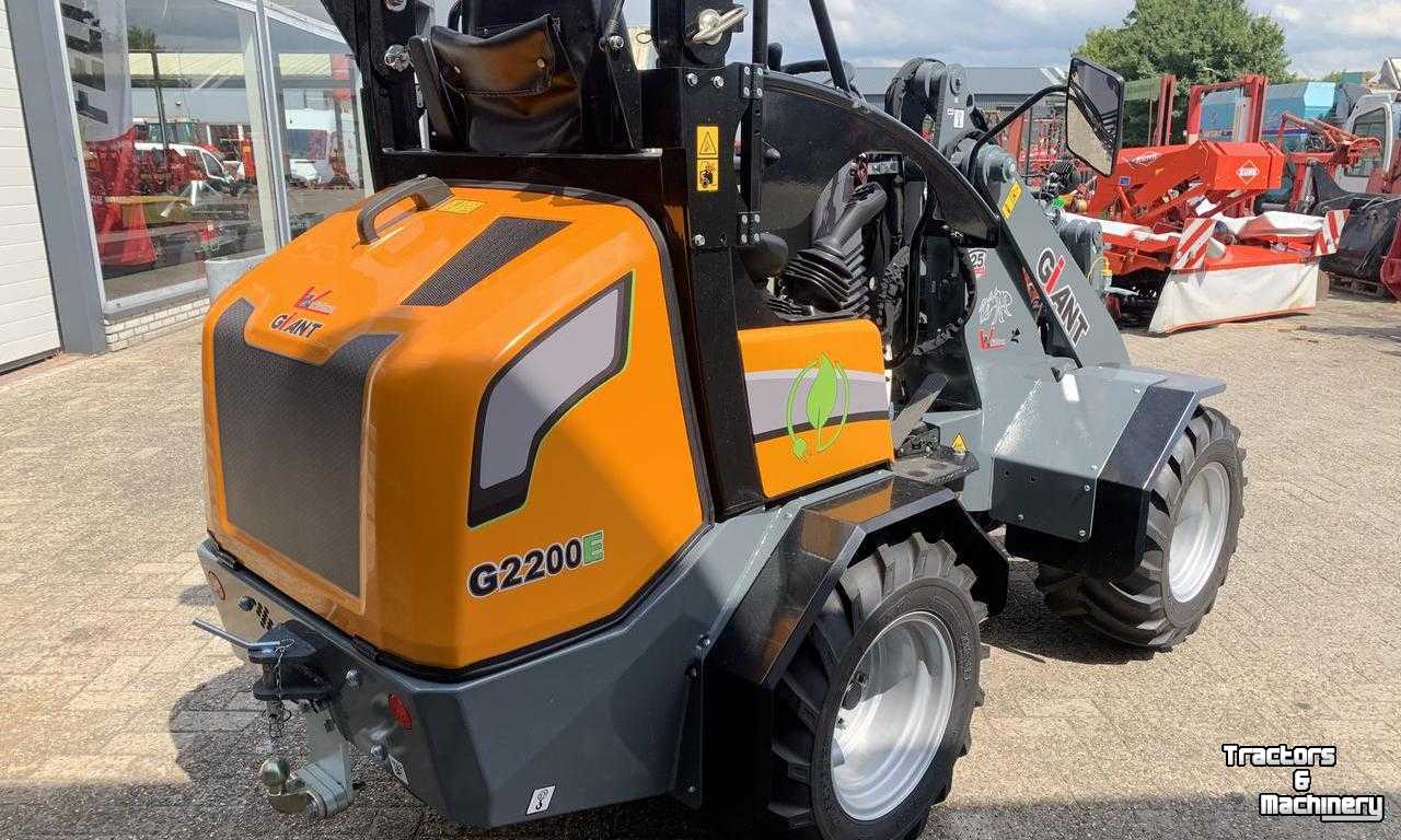 Wheelloader Giant G 2200 E Shovel Kniklader