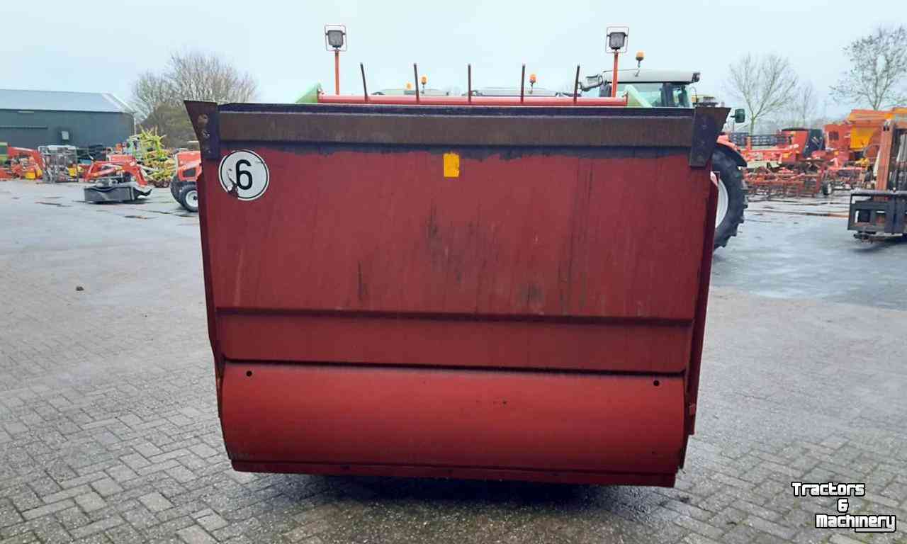 Silage-block distribution wagon Strautmann BVW Blokkenwagen