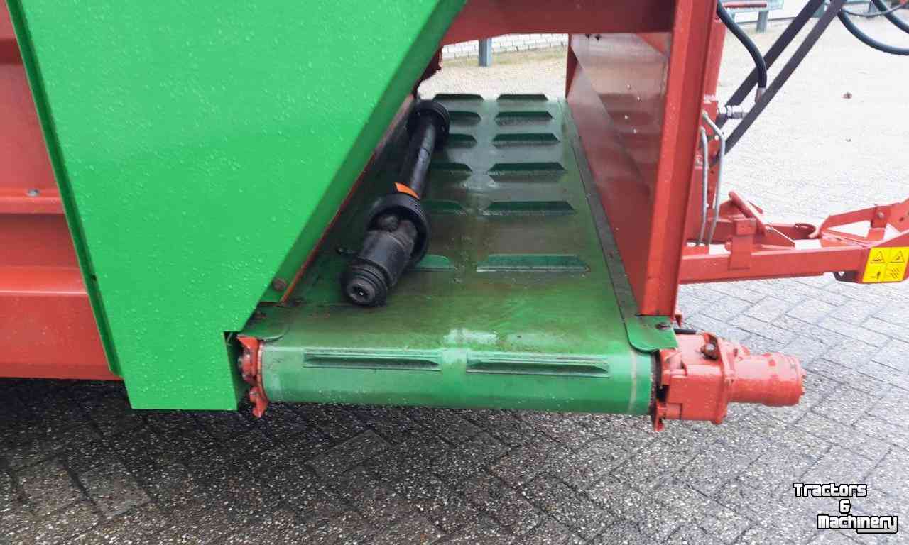 Silage-block distribution wagon Strautmann BVW Blokkenwagen