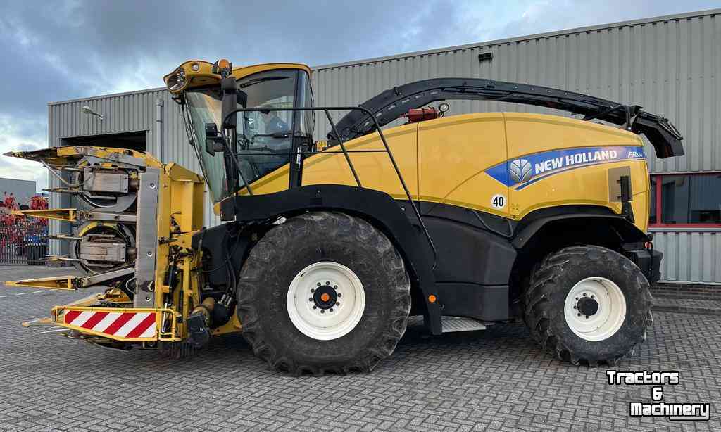 Forage-harvester New Holland FR500 met FI440 Maisbek