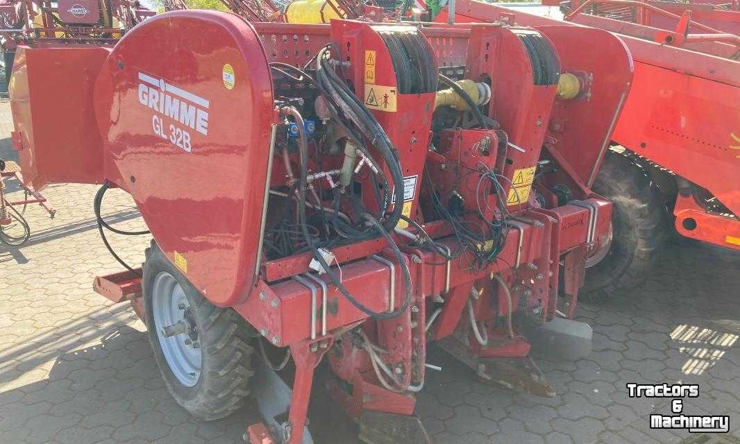 Potato planter Grimme GL 32 B Kartoffellegemaschine Potato Planter