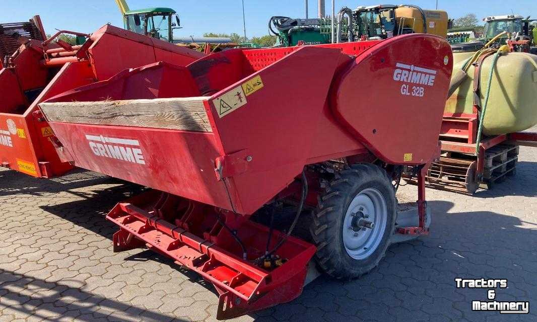 Potato planter Grimme GL 32 B Kartoffellegemaschine Potato Planter