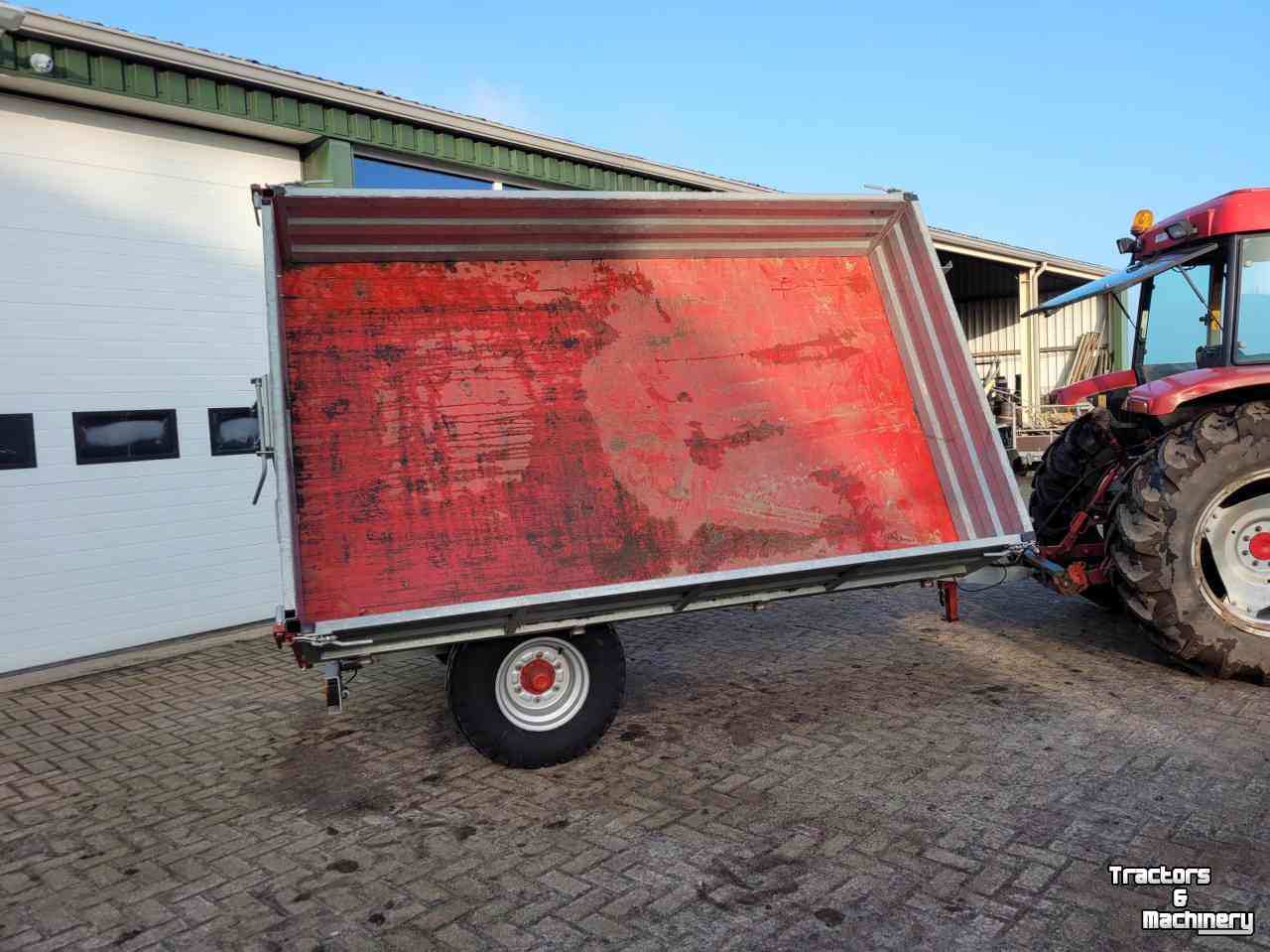 Dumptrailer  3 zijdige kieper 4 ton