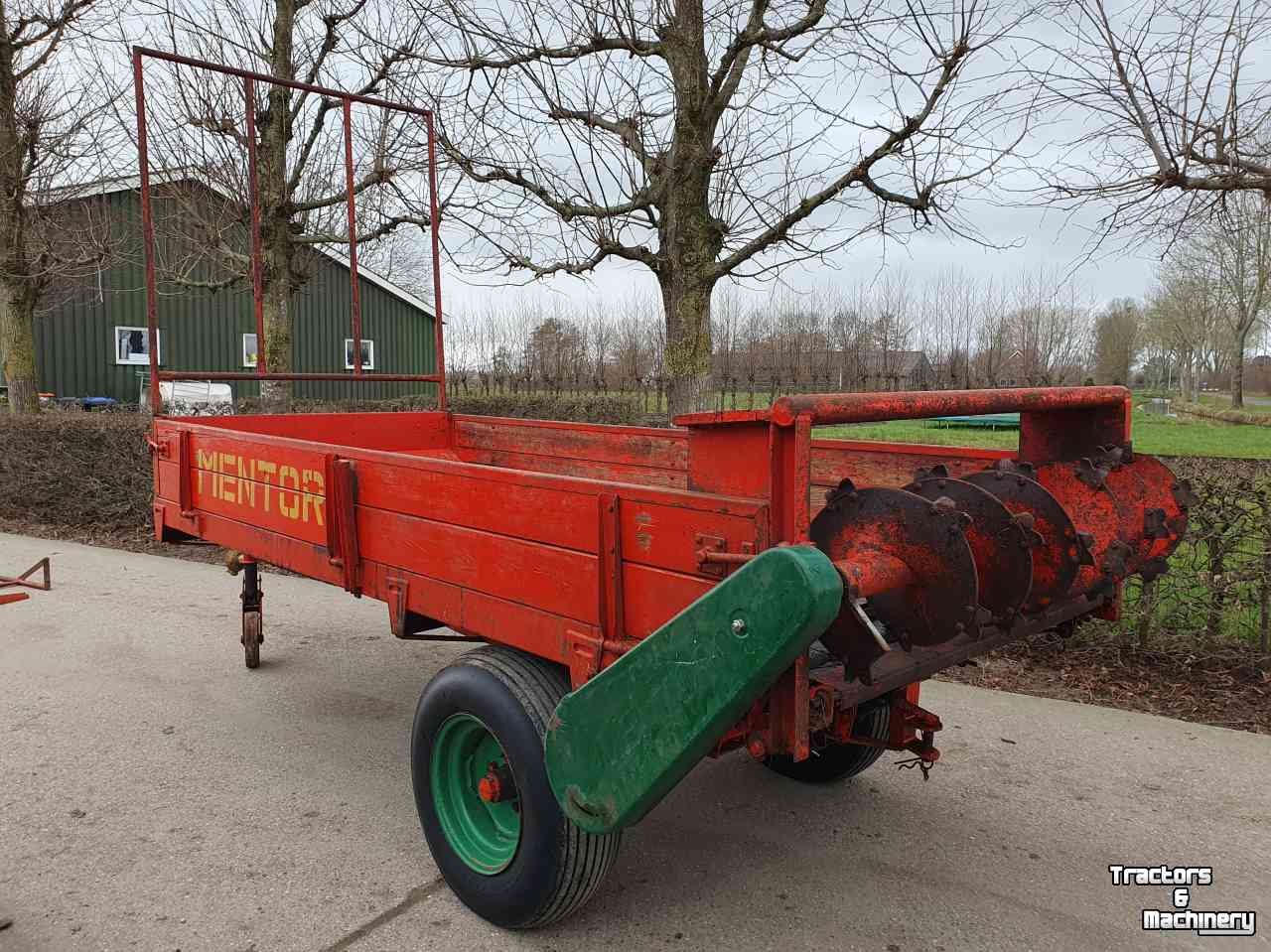 Manure spreader  Mentor mestverspreider, meststrooier, strooier, hooiwagen, kar