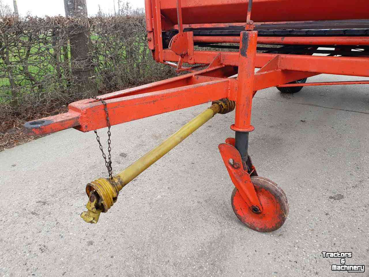 Manure spreader  Mentor mestverspreider, meststrooier, strooier, hooiwagen, kar