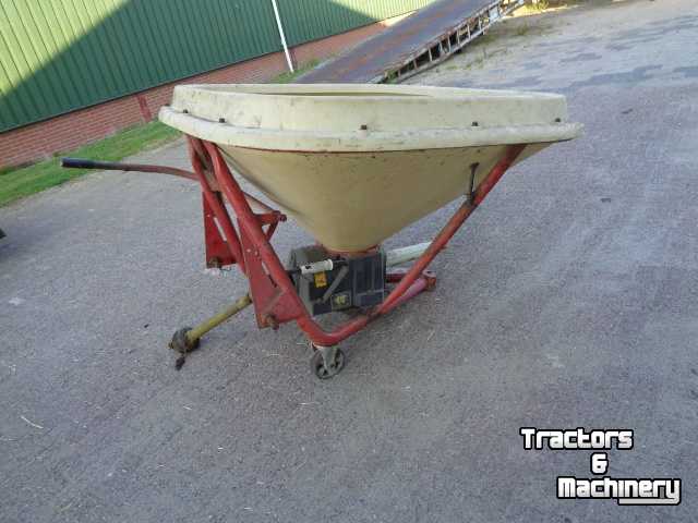 Fertilizer spreader Vicon pendelstrooier