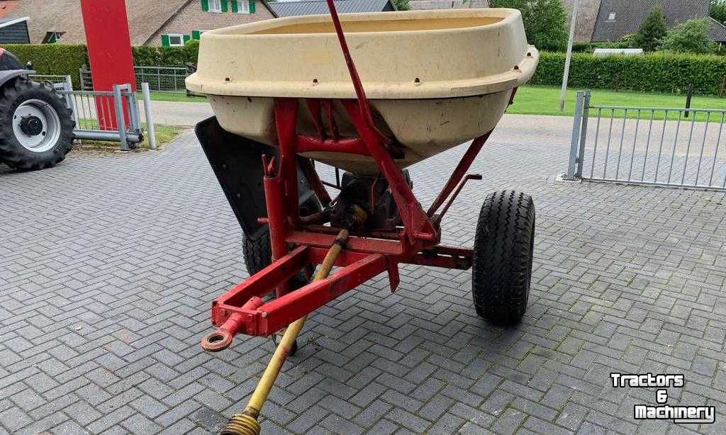 Fertilizer spreader Vicon Kunstmeststrooier op Wielstel