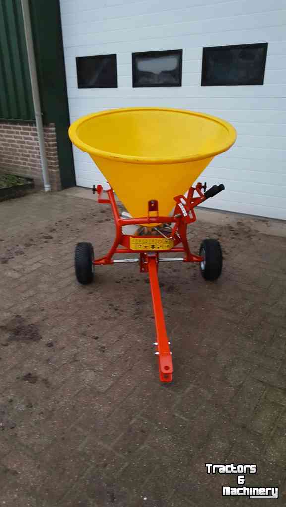 Fertilizer spreader  Jarmet getrokken kunstmeststrooier 200 ltr