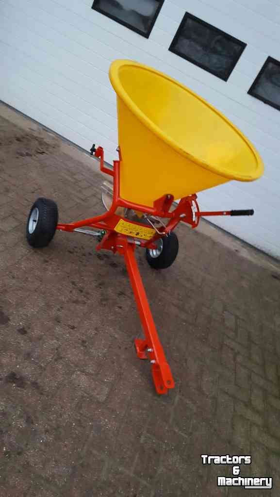 Fertilizer spreader  Jarmet getrokken kunstmeststrooier 200 ltr