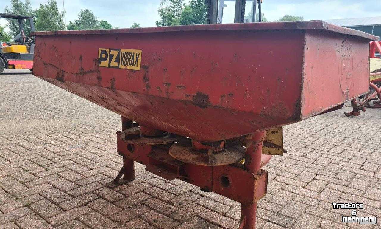 Fertilizer spreader PZ Vibrax Kunstmeststrooier