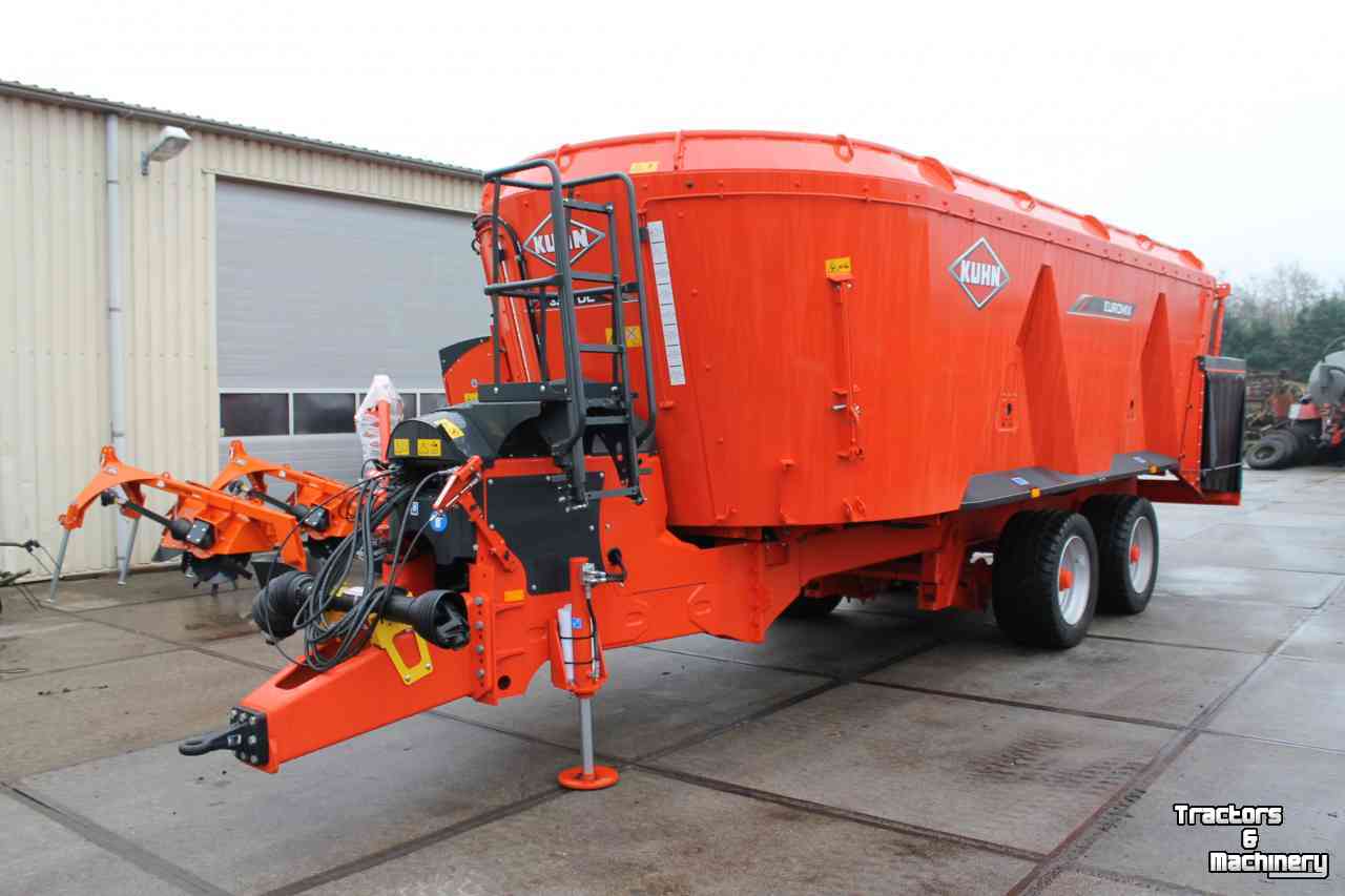 Vertical feed mixer Kuhn Euromix 33.3DL voermengwagen 33 m3 met 3 verticale vijzels voerwagen