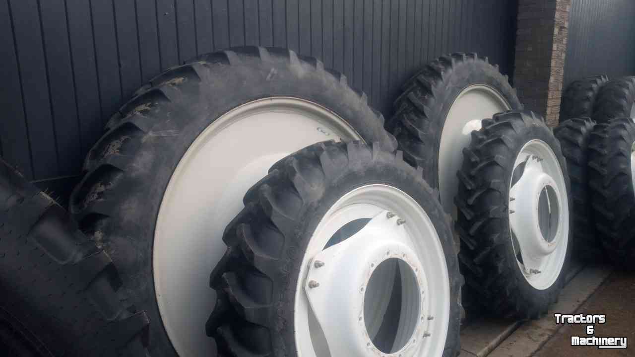 Wheels, Tyres, Rims & Dual spacers Molcon 300/95r52 en 270/95r38