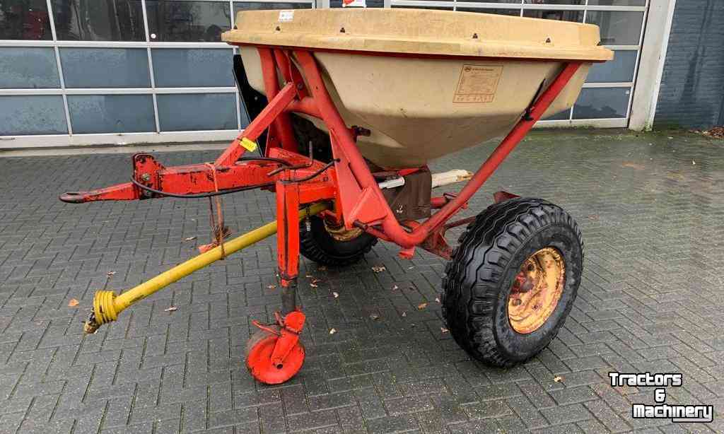 Fertilizer spreader Vicon Kunstmeststrooier / Pendelstrooier