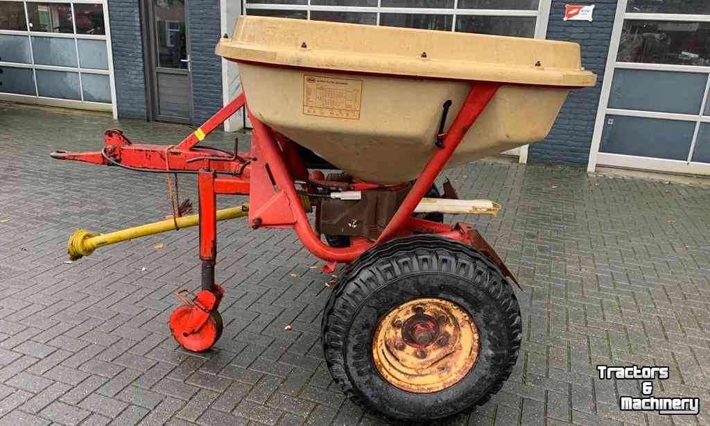 Fertilizer spreader Vicon Kunstmeststrooier / Pendelstrooier