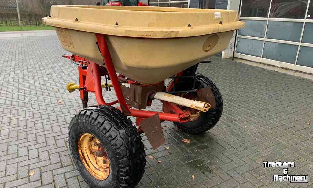 Fertilizer spreader Vicon Kunstmeststrooier / Pendelstrooier