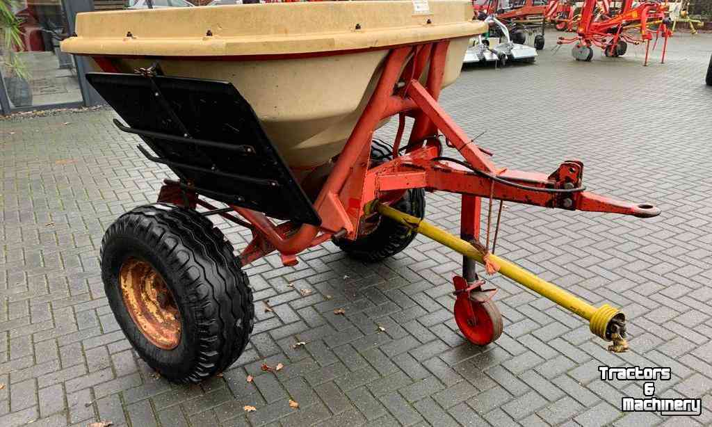 Fertilizer spreader Vicon Kunstmeststrooier / Pendelstrooier