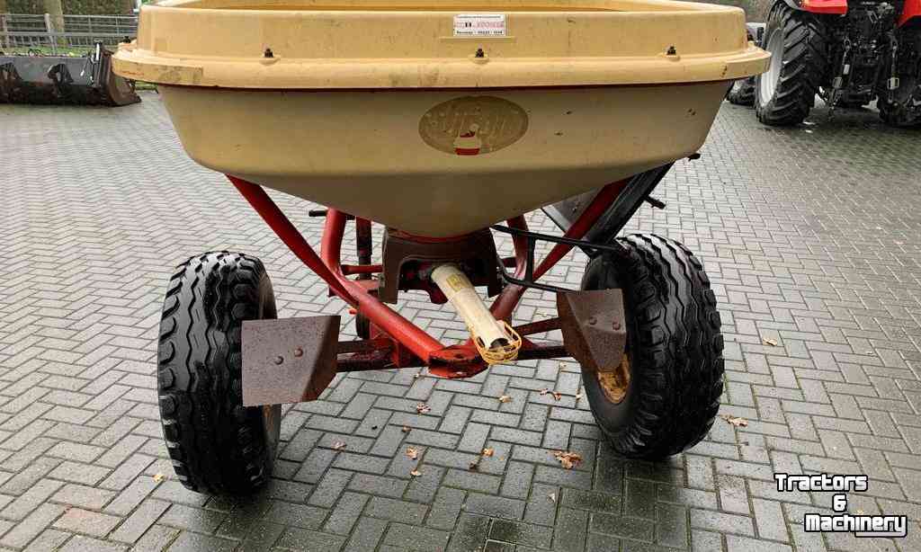 Fertilizer spreader Vicon Kunstmeststrooier / Pendelstrooier