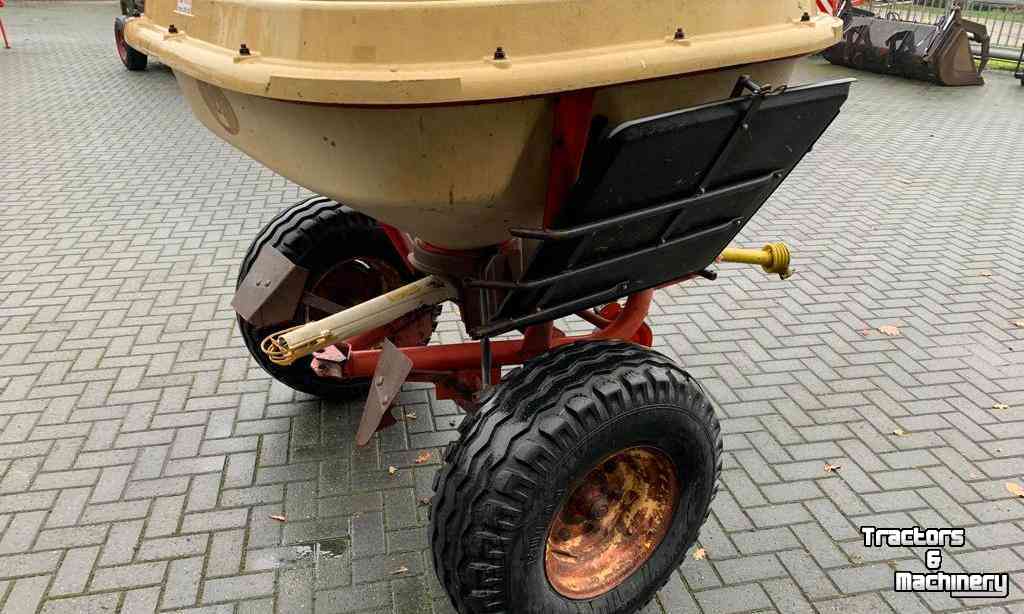 Fertilizer spreader Vicon Kunstmeststrooier / Pendelstrooier