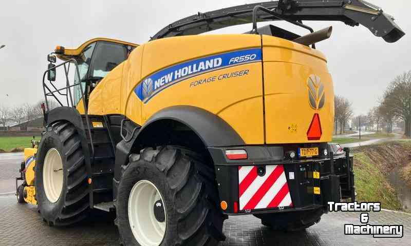 Forage-harvester New Holland FR 550 Zelfrijdende Veldhakselaar + PU + Maisbek