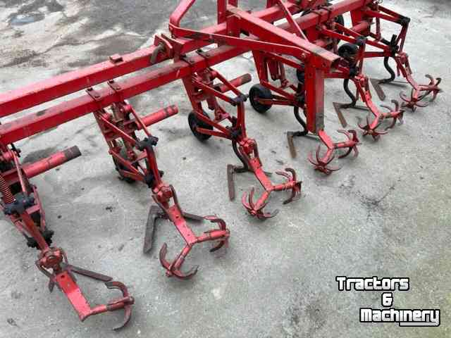 Inter-row cultivator  liot 6 rij