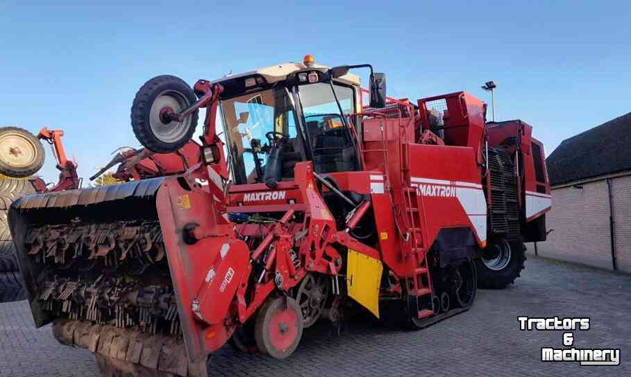 Sugar beet harvester Grimme Maxtron 620 Zelfrijdende Bietenrooier