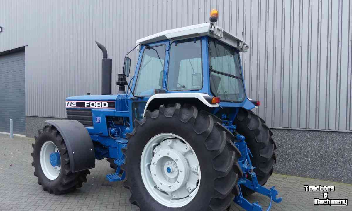 Tractors Ford TW 25