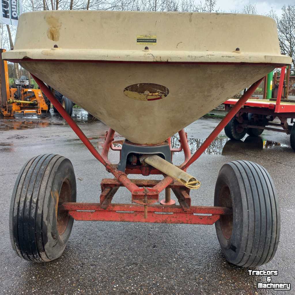 Fertilizer spreader Vicon Pendelstrooier