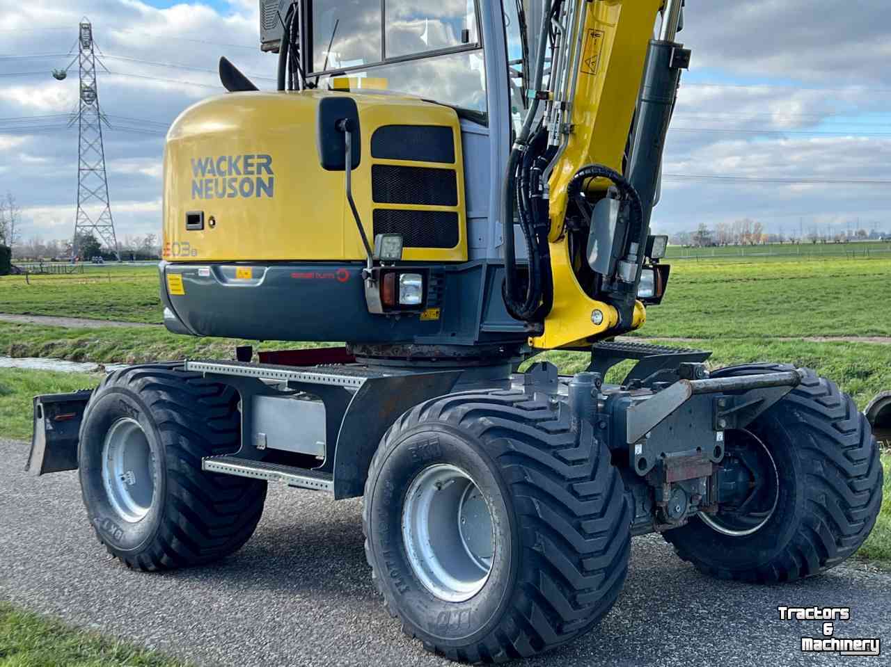 Excavator mobile Neuson 6503 wielkraan mobiel, zeer compleet, 7750 uur, BJ2013, kantelstuk en 4 bakken