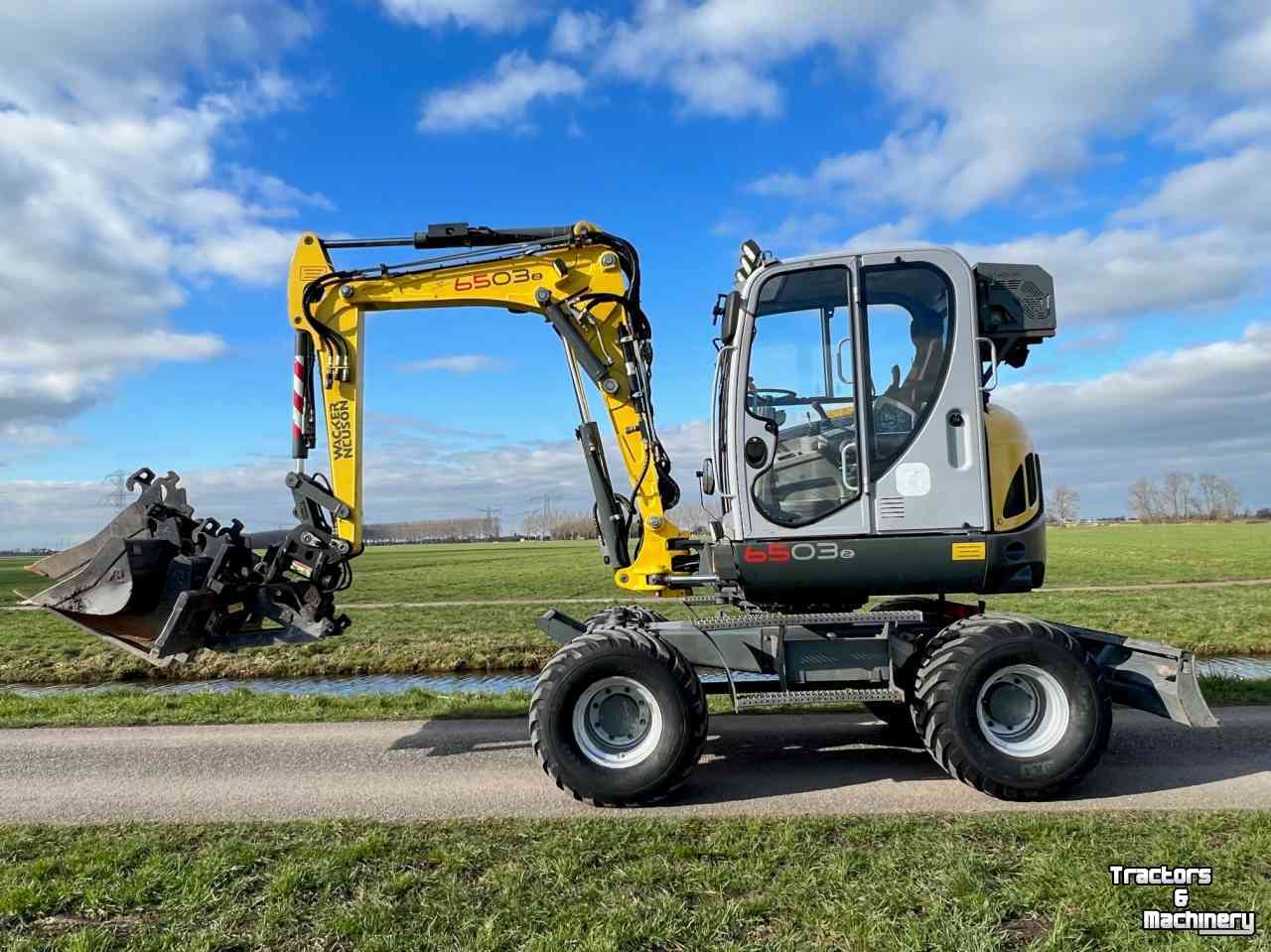 Excavator mobile Neuson 6503 wielkraan mobiel, zeer compleet, 7750 uur, BJ2013, kantelstuk en 4 bakken