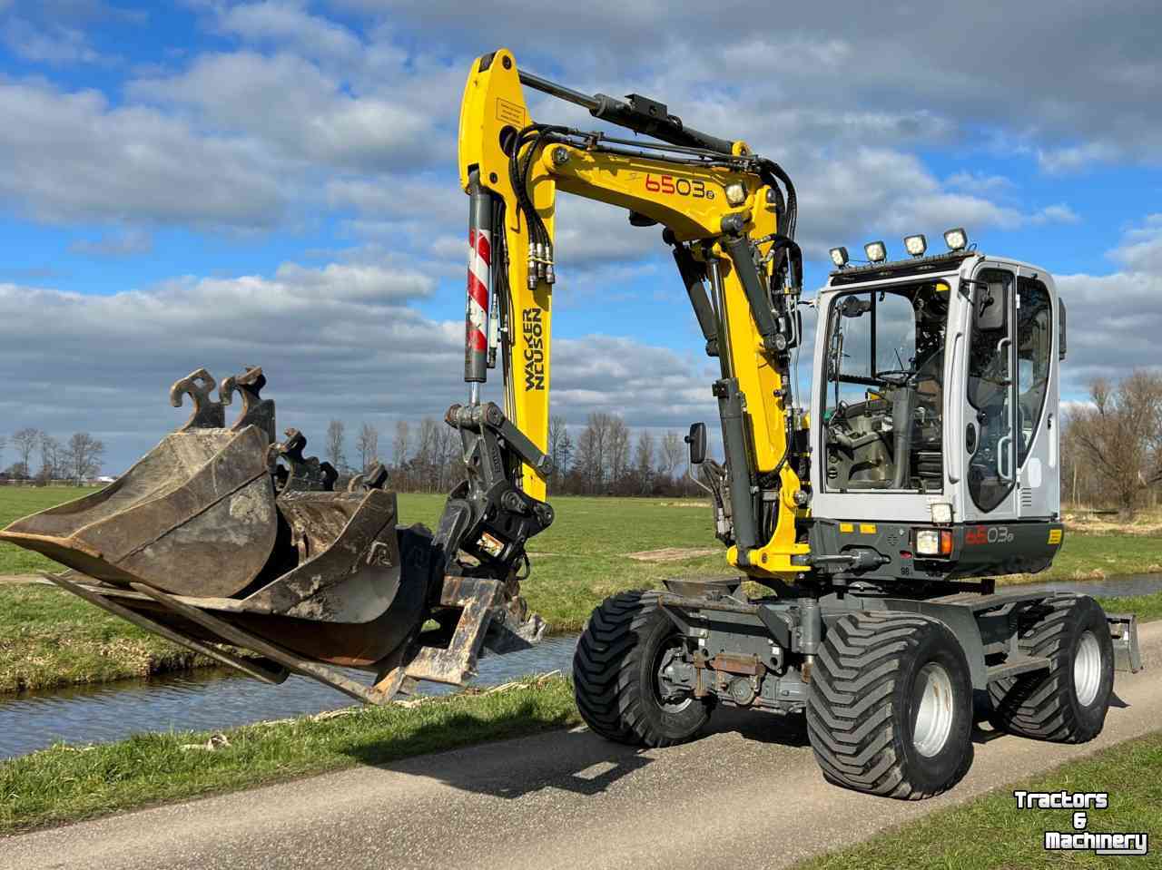 Excavator mobile Neuson 6503 wielkraan mobiel, zeer compleet, 7750 uur, BJ2013, kantelstuk en 4 bakken